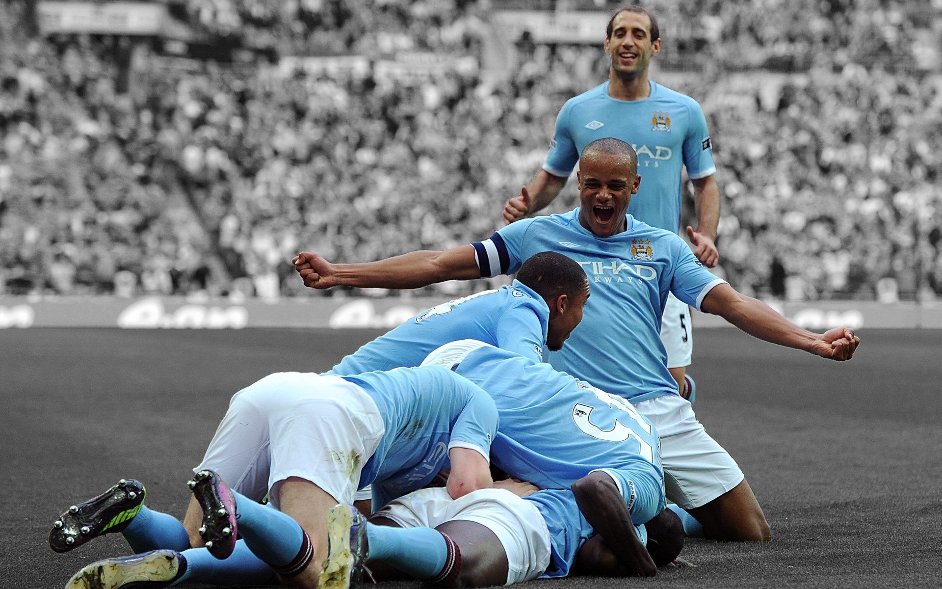制造进攻犯规：地板流最难练的技术，用身体堵枪眼，地板犯规什么意思
